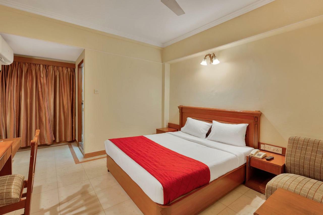 Oyo 10534 Hotel Kanishka Bangalore Exterior foto